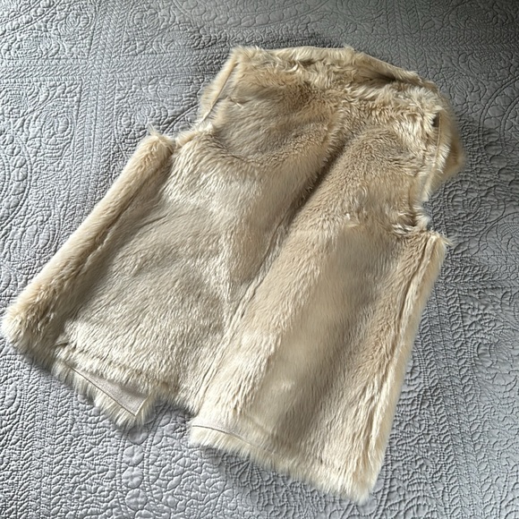 LOFT Reversible Fur Vest - Picture 4 of 4